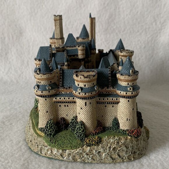RARE Danbury Mint Pierrefonds Castle of the Enchanted Castles of Europe Series - Picture 2 of 14